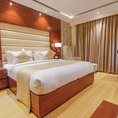 The Grand Parisian Hotel Delhi Kültér fotó