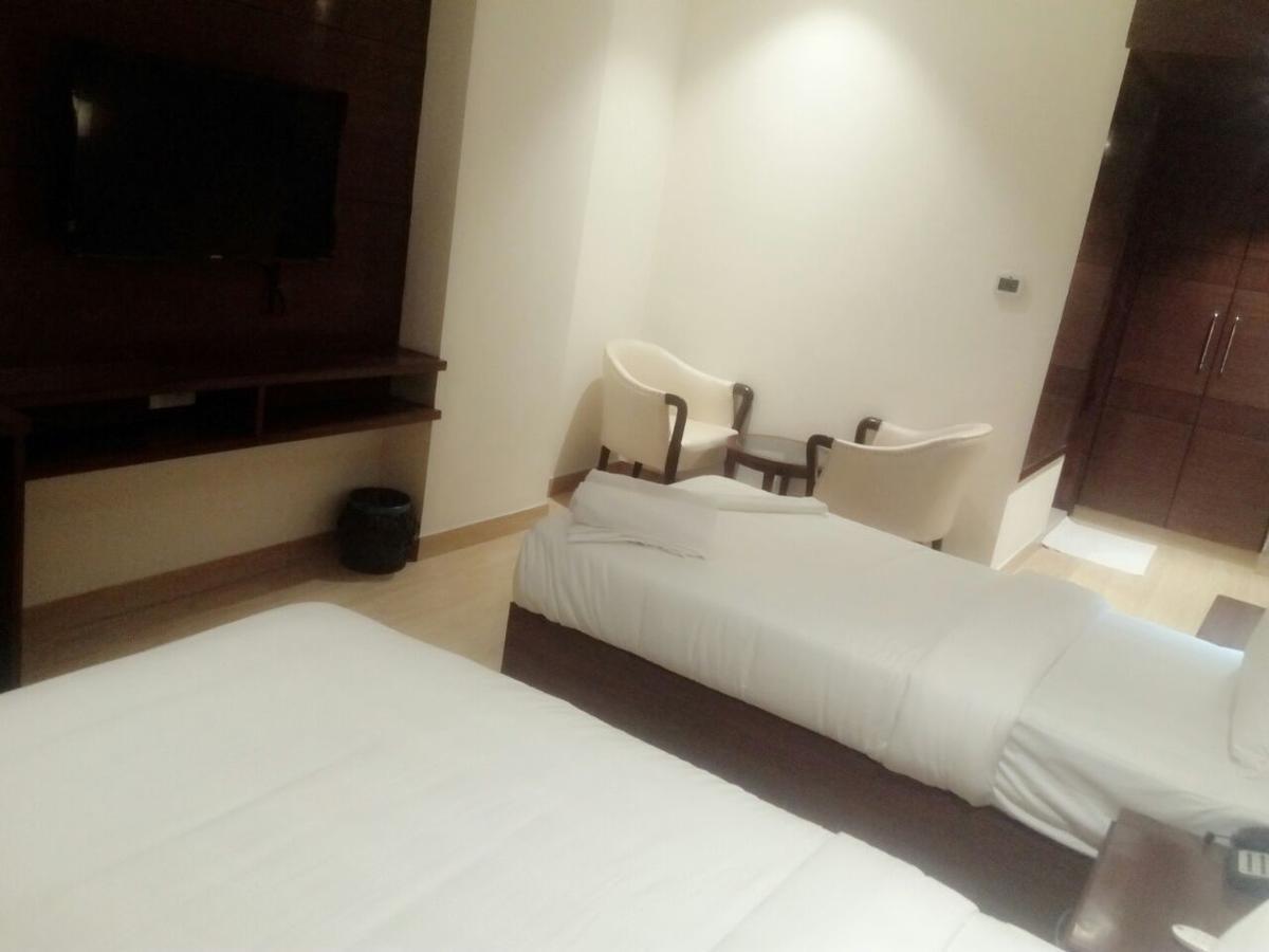 The Grand Parisian Hotel Delhi Kültér fotó
