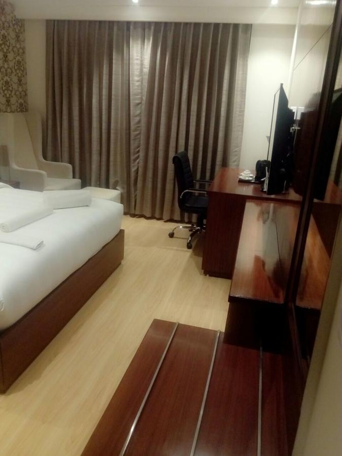The Grand Parisian Hotel Delhi Kültér fotó