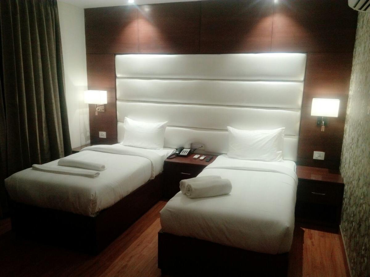 The Grand Parisian Hotel Delhi Kültér fotó
