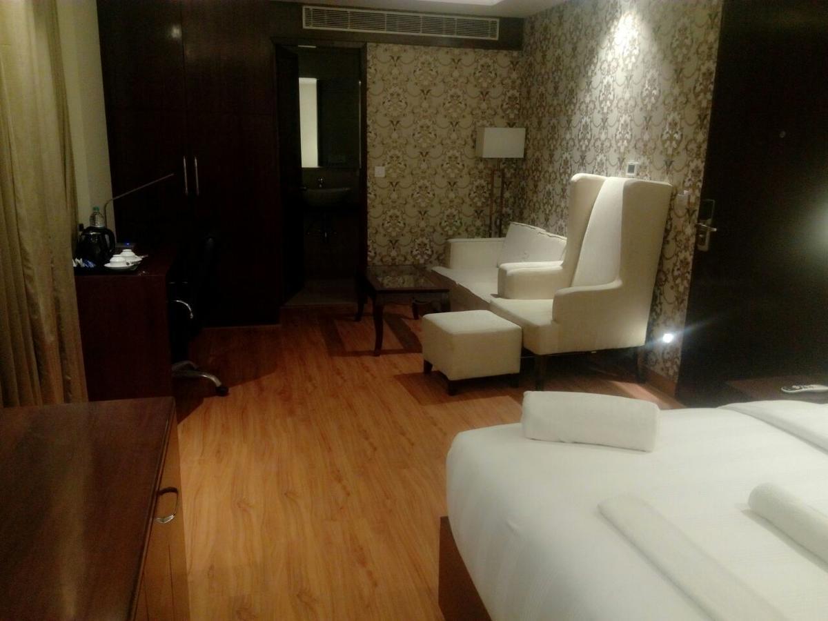 The Grand Parisian Hotel Delhi Kültér fotó