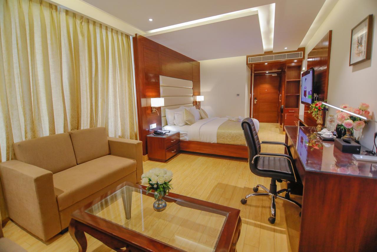 The Grand Parisian Hotel Delhi Kültér fotó