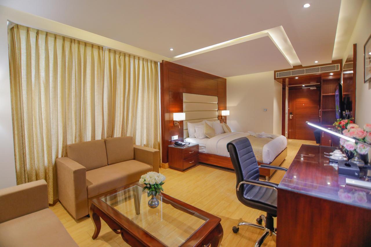 The Grand Parisian Hotel Delhi Kültér fotó