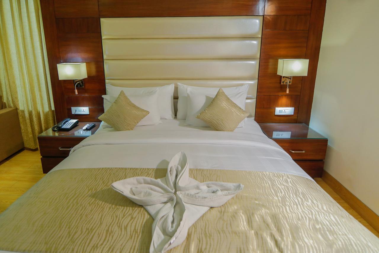 The Grand Parisian Hotel Delhi Kültér fotó
