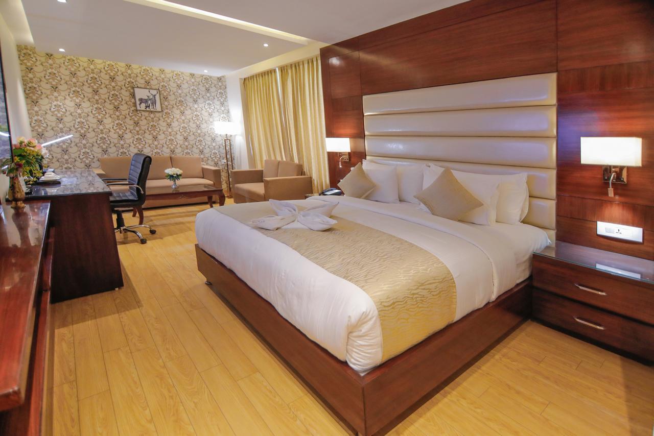 The Grand Parisian Hotel Delhi Kültér fotó