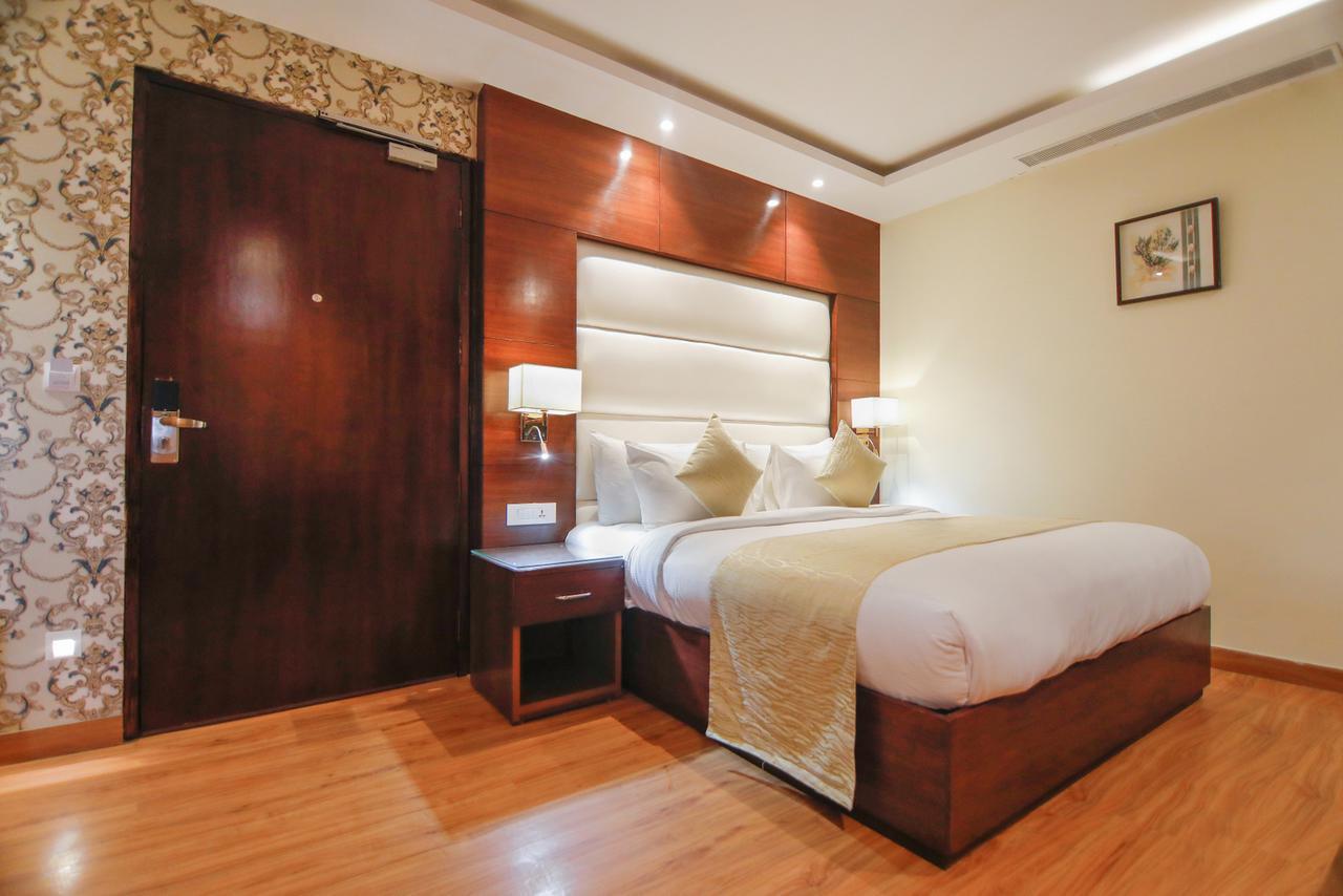The Grand Parisian Hotel Delhi Kültér fotó