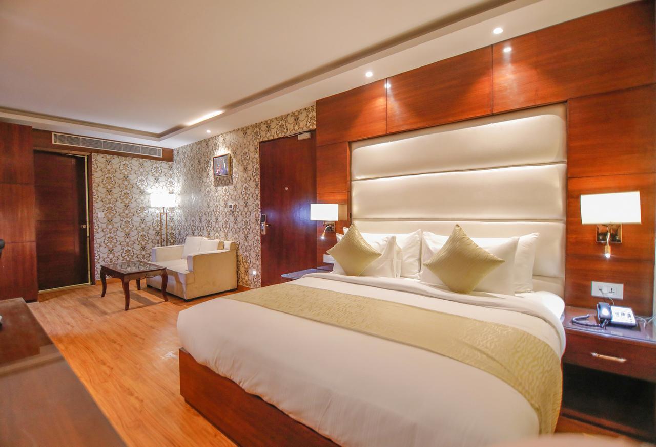 The Grand Parisian Hotel Delhi Kültér fotó