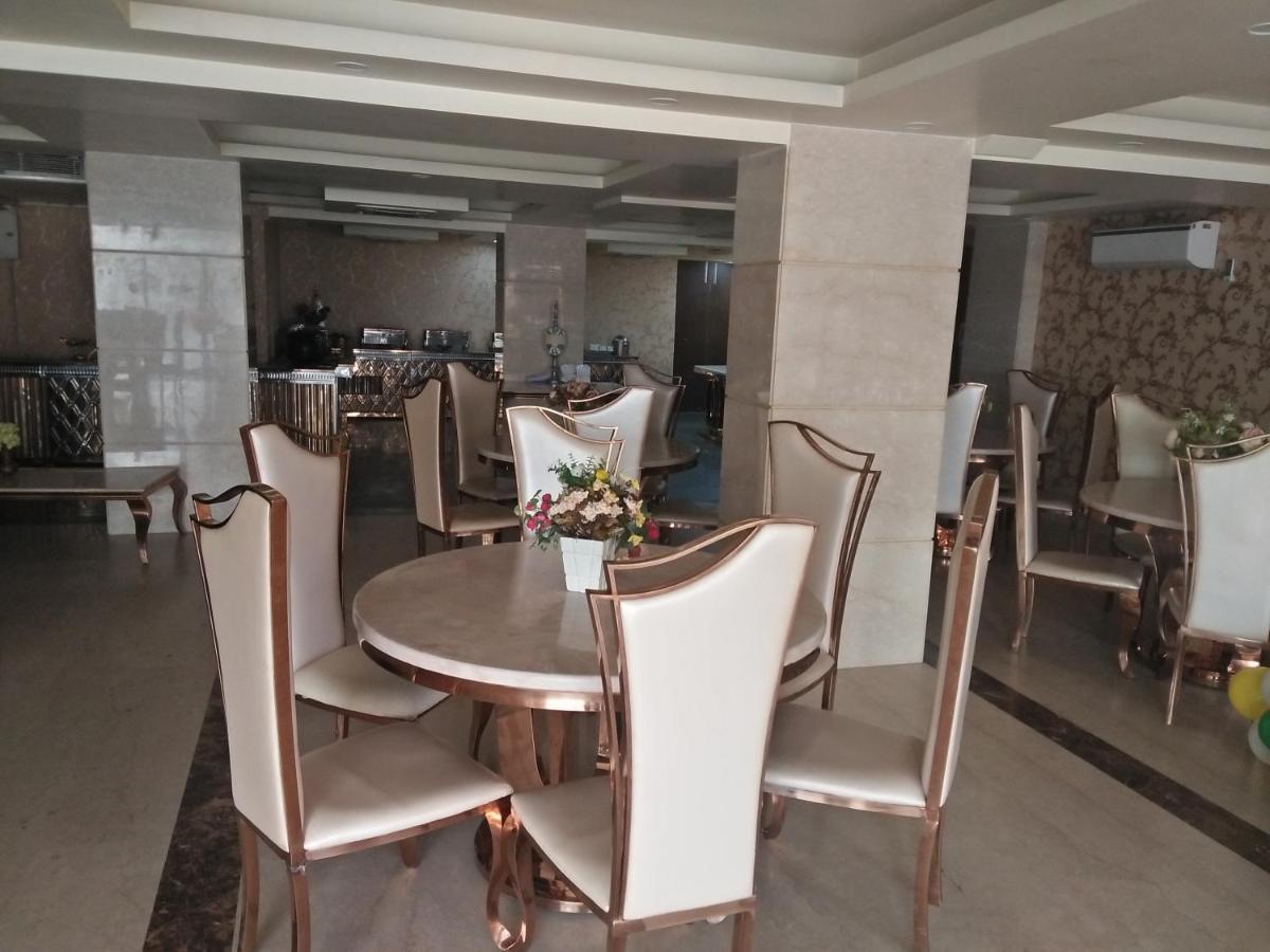 The Grand Parisian Hotel Delhi Kültér fotó